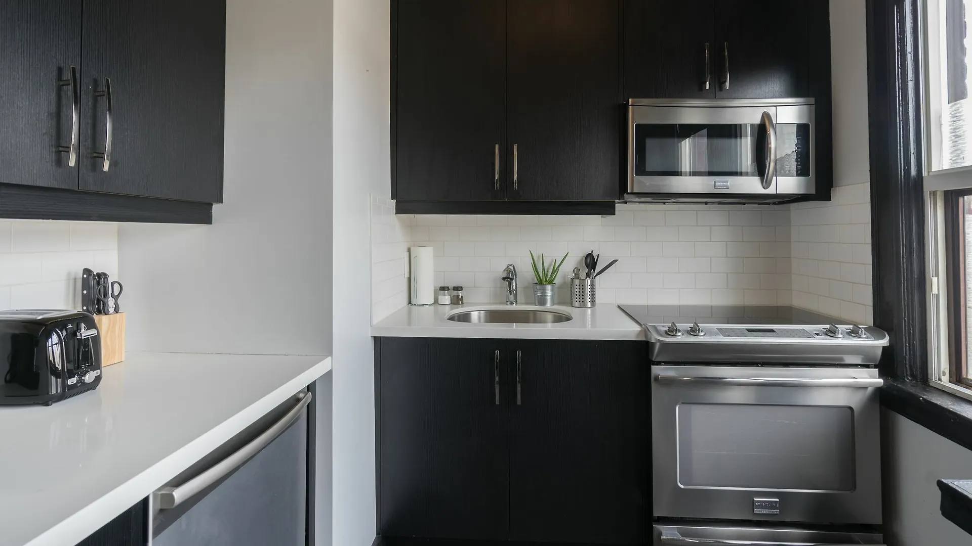 Applewood Suites - Toronto Traveller Loft Apartment