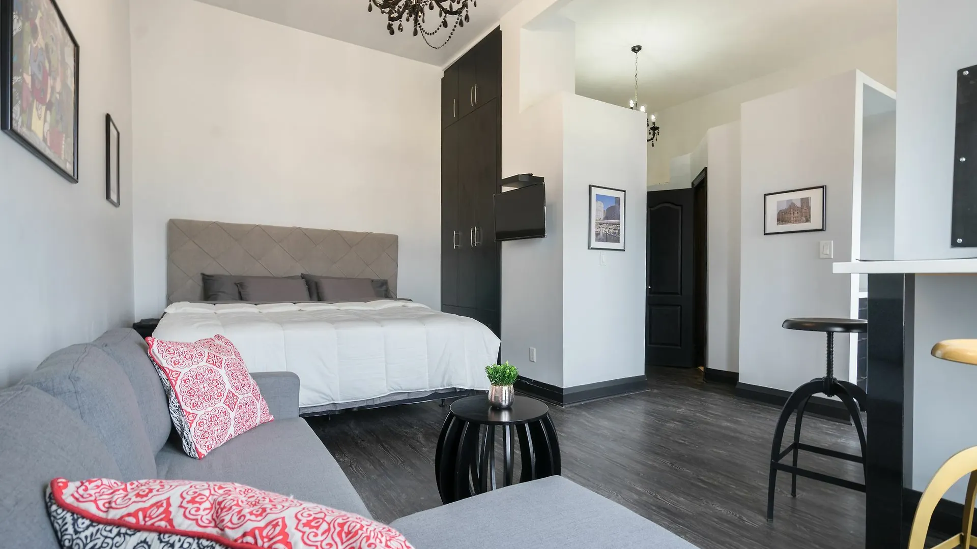 Applewood Suites - Toronto Traveller Loft contacts